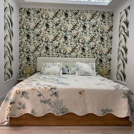 Golden Garden Luxury Apartment In Бухарест Экстерьер фото