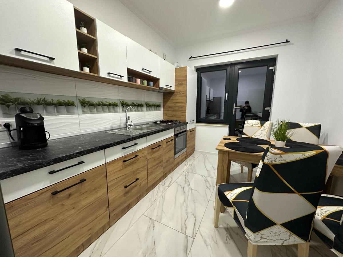 Golden Garden Luxury Apartment In Бухарест Экстерьер фото