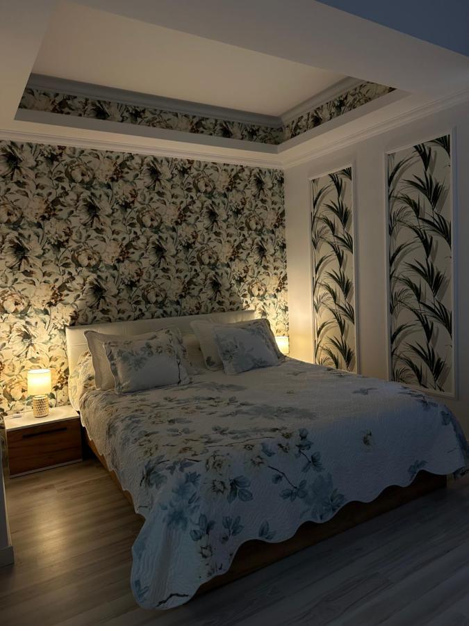 Golden Garden Luxury Apartment In Бухарест Экстерьер фото
