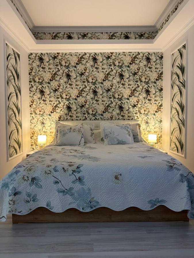 Golden Garden Luxury Apartment In Бухарест Экстерьер фото